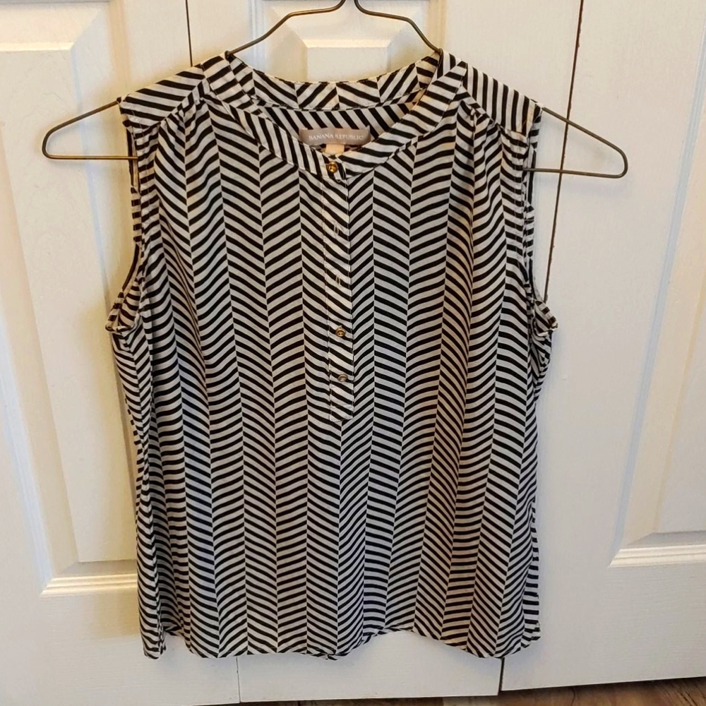 Banana republic silk tank black and white size sm